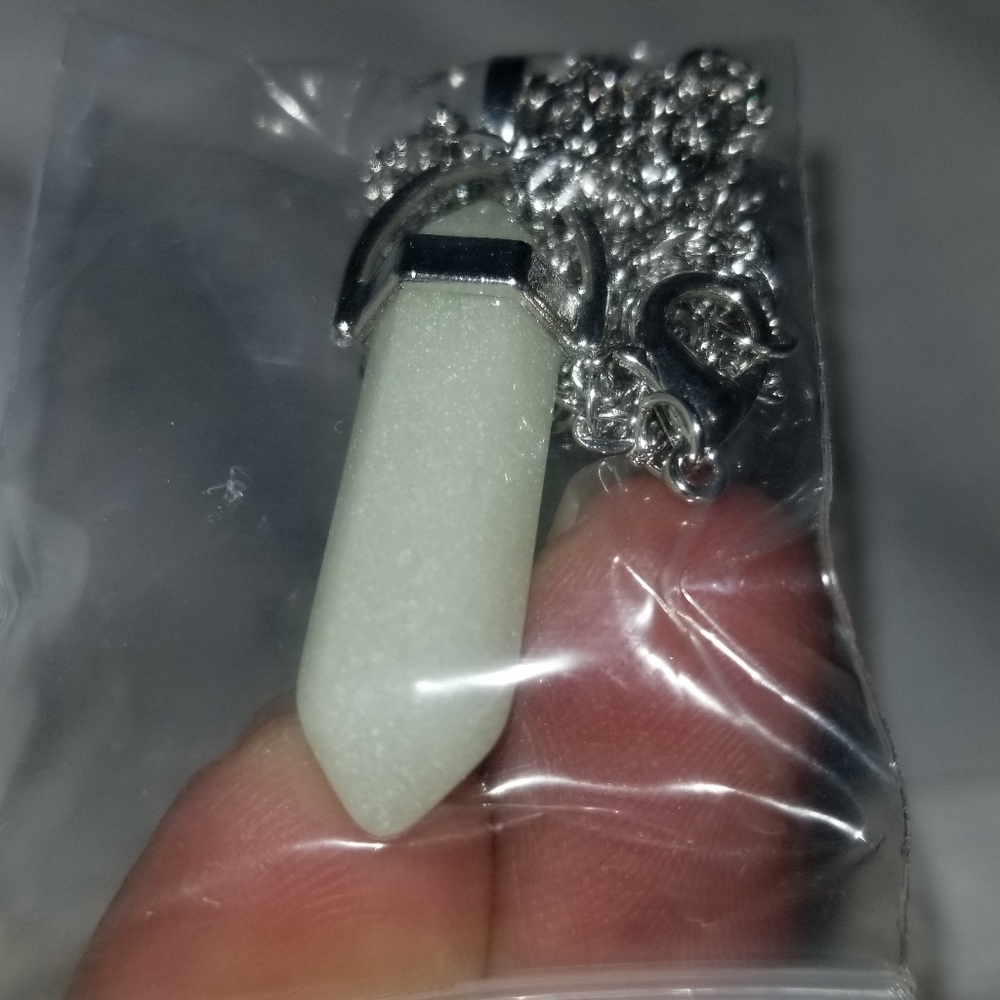 Stone Necklace With Metal Chain - Picture 6 of 13